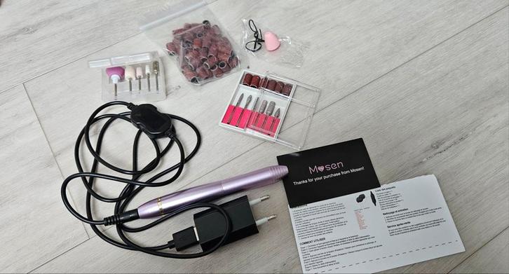 Elektrische nagelschuurmachine met 11 verschillende koppen, Handtassen en Accessoires, Uiterlijk | Cosmetica en Make-up, Zo goed als nieuw