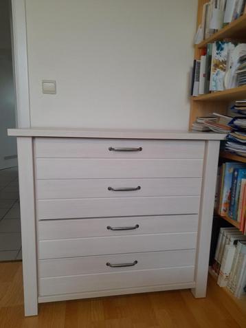 Meuble commode 4 tiroirs beschikbaar voor biedingen