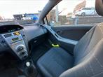 Toyota Yaris Benzine Avec controle technique, Assistance au freinage d'urgence, 5 places, Berline, Tissu