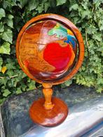 Magnifique globe terrestre vintage en bois, joliment décorat, Enlèvement ou Envoi, Comme neuf