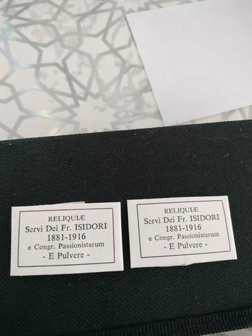reliques de 3 cm sur 4,5 cm. beschikbaar voor biedingen