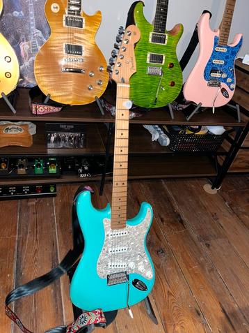 Stratocaster/manche rôti Fender LTD, Musique & Instruments, Instruments à corde | Guitares | Électriques, Enlèvement, Comme neuf
