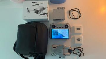 DJI mini 3 Fly More Combo + smart controller beschikbaar voor biedingen