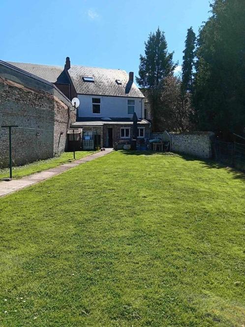 Florennes: Jolie maison avec 6 chambres + jardin + 2 garages, Immo, Huizen en Appartementen te koop, Provincie Namen, 500 tot 1000 m²