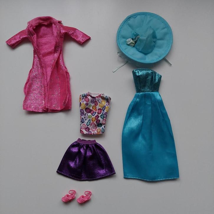 Barbie kledij LOT 4, Kinderen en Baby's, Speelgoed | Poppen, Gebruikt, Barbie, Ophalen of Verzenden