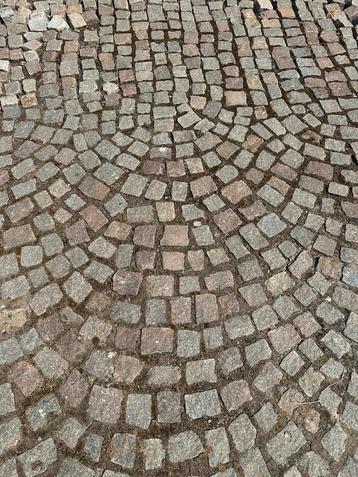 Kinderkop Portugees graniet +-55m2 7x9 beschikbaar voor biedingen