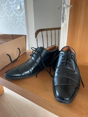 Geklede herenschoenen maat 43-44 (slechts 3x gedragen) beschikbaar voor biedingen