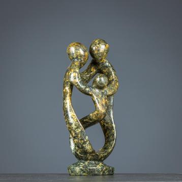 Beeld- Familiebeeld van drie personen  beschikbaar voor biedingen