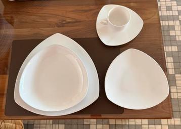 Servies 6 personen beschikbaar voor biedingen