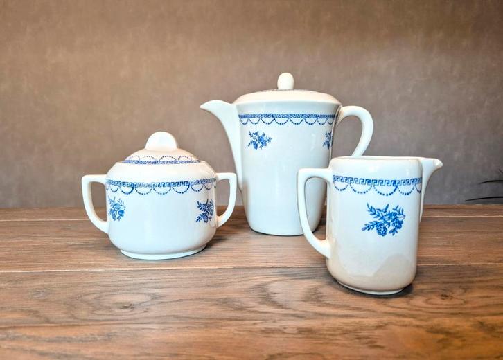 Antiek Céranord St-Amand koffiesetje, kommen en borden., Antiek en Kunst, Antiek | Servies los, Ophalen of Verzenden