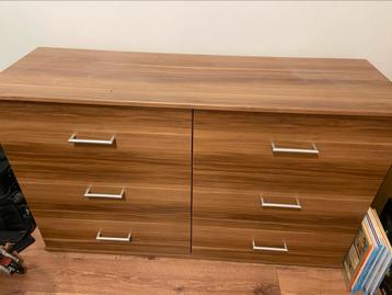 Commode stratifiée beschikbaar voor biedingen