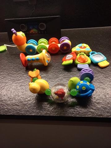 Jouets pour bébés, 4 pièces pour 5 euros.