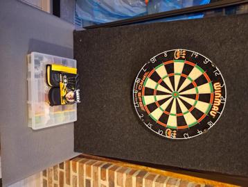 lot dartsmateriaal NIEUWSTAAT beschikbaar voor biedingen