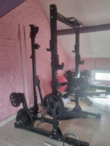 Barbarian Half rack avec accessoires (lat tower, dips...) beschikbaar voor biedingen