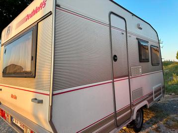 Zeer nette caravan beschikbaar voor biedingen
