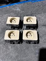 Niko stopcontacten 4 stuks, Doe-het-zelf en Bouw, Ophalen, Zo goed als nieuw