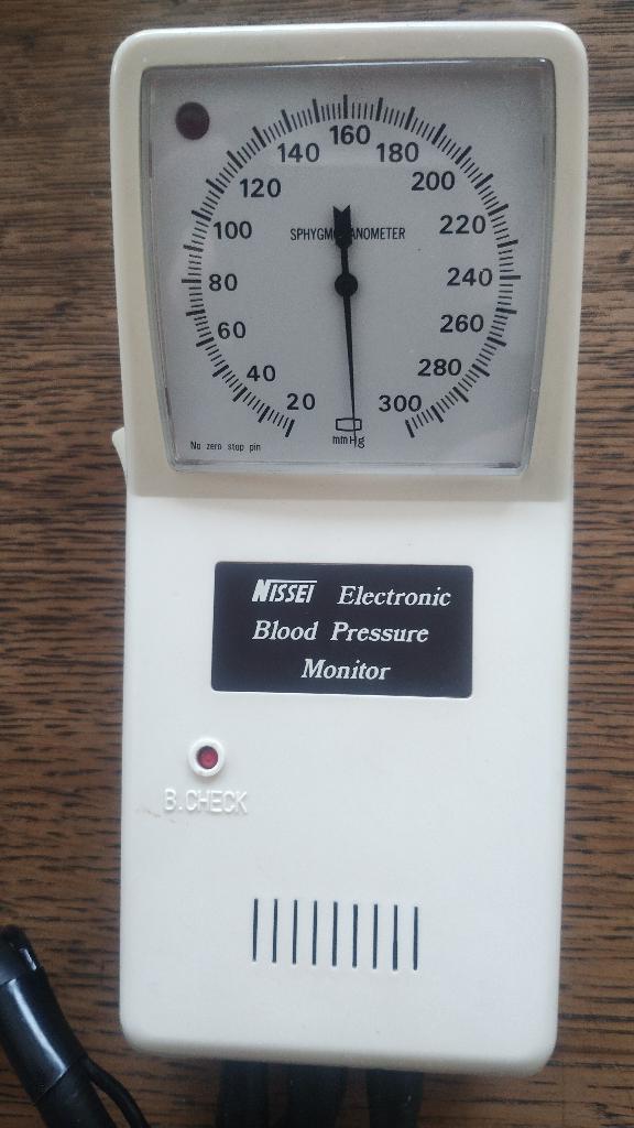 Sphygmomanometer analogue Nissei ES-17 vintage, Enlèvement ou Envoi, Utilisé, Autres types