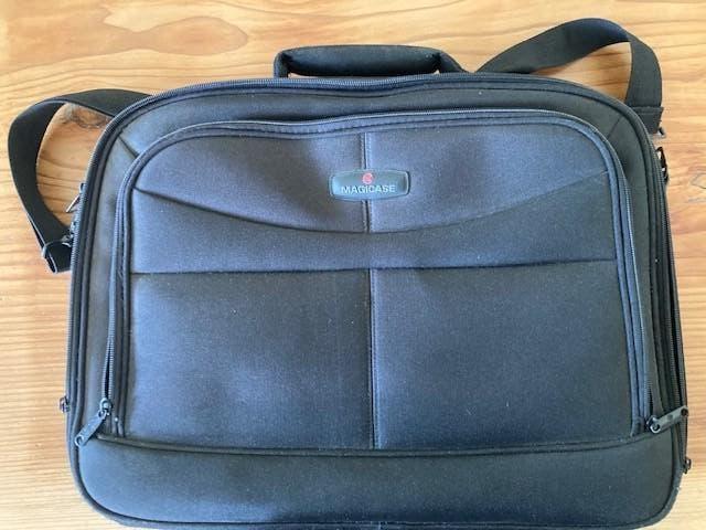 Laptoptas 17 inch, Computers en Software, Ophalen of Verzenden, 17 inch of meer, Gebruikt, Aktetas