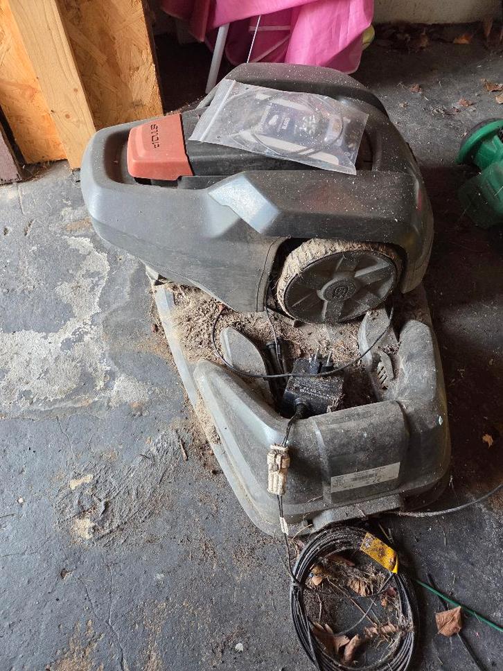 Husqvarna Automower 105, Jardin & Terrasse, Tondeuses robotisées, Utilisé, Enlèvement