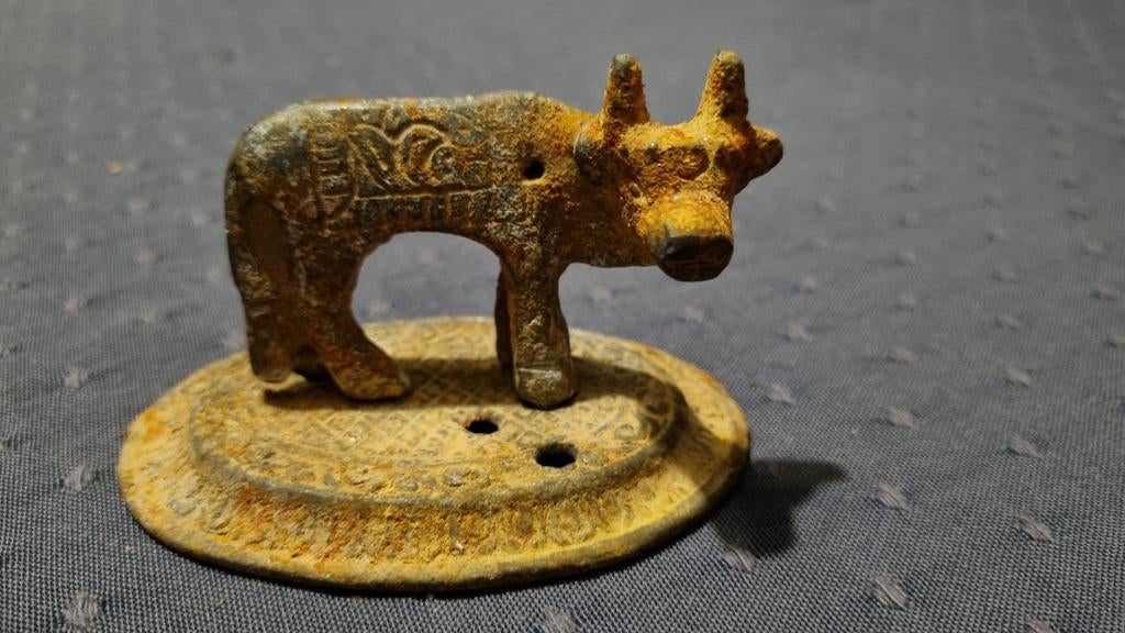 Klein beeldje v koe uit N- India, Ophalen of Verzenden