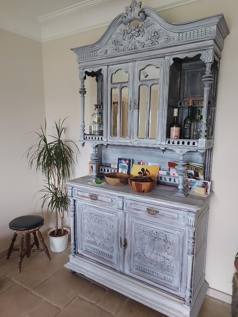 Meuble vaisselier - château d'époque, Maison & Meubles, Armoires | Buffets, Enlèvement