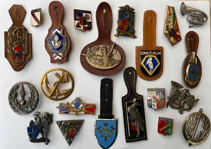 Badges breloques français et belges 21 pièces, Collections, Objets militaires | Seconde Guerre mondiale, Enlèvement ou Envoi