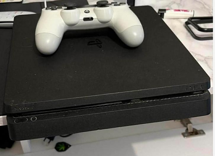 PS4 intelligente, Consoles de jeu & Jeux vidéo, Consoles de jeu | Sony PlayStation 4, Comme neuf, Slim, Avec 1 manette, Enlèvement