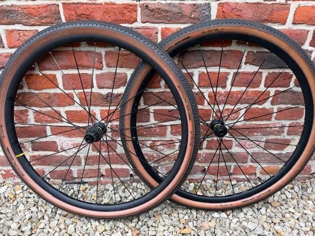 Paire de roues Gravel Mavic Allroad S + pneus, Vélos & Vélomoteurs, Vélos Pièces, Comme neuf, Roue, Aluminium, Gravelbike, Enlèvement