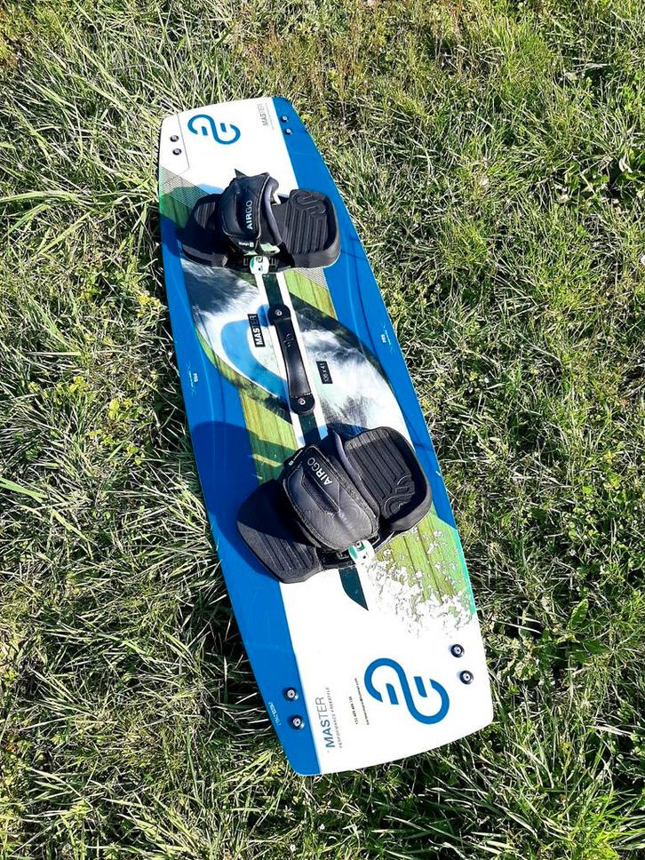 Kiteboard Eleveight Master - compleet, Sports nautiques & Bateaux, Kitesurf, Comme neuf, Planche de kite, Double astuce, Enlèvement