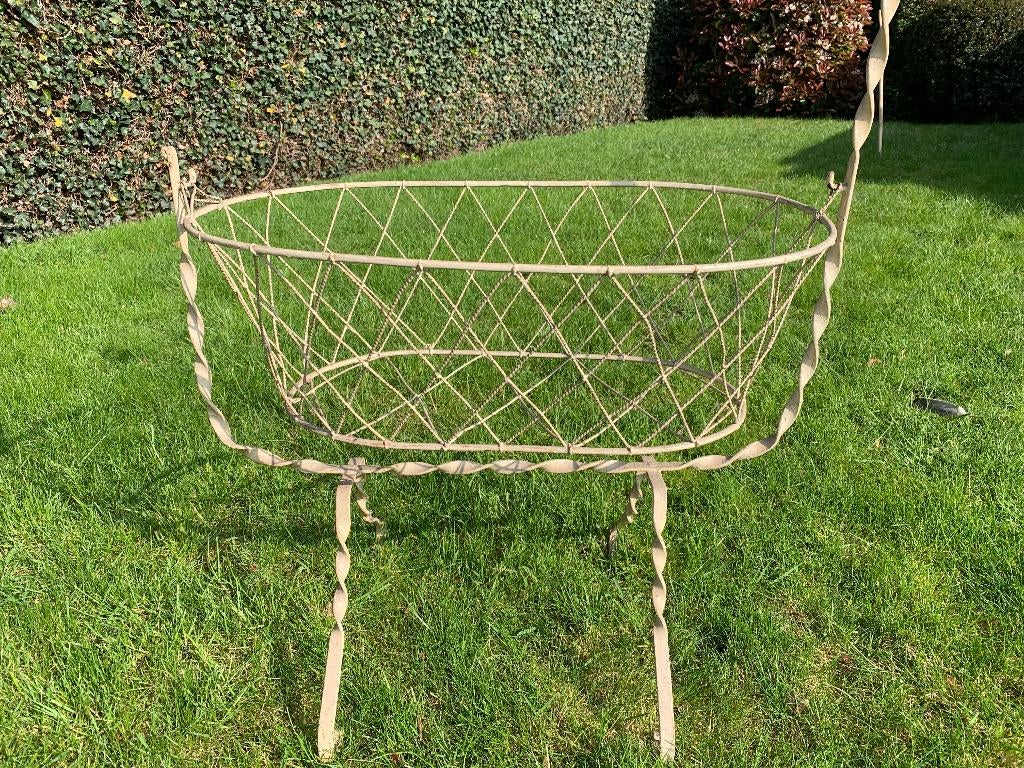 Antieke wieg, Ophalen