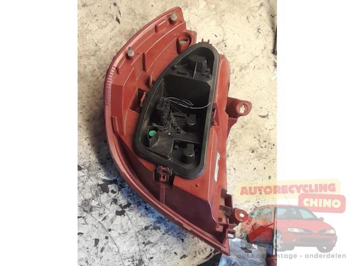 Feu arrière droit d'un Renault Clio, Autos : Pièces & Accessoires, Éclairage, Renault, Utilisé, 3 mois de garantie, Enlèvement ou Envoi