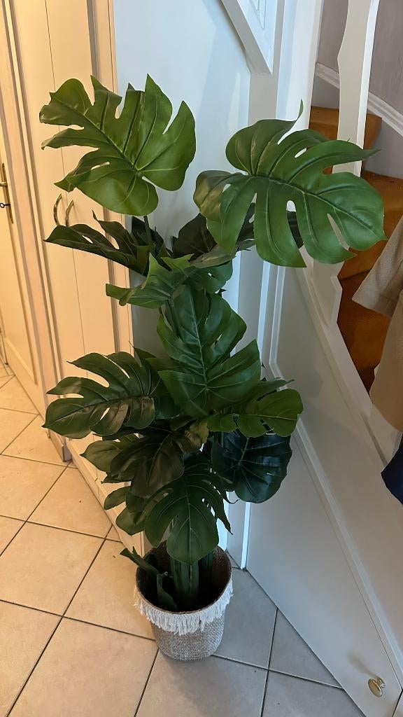 Plante artificielle en plastique avec cache pot, Vert, Intérieur, Comme neuf, Enlèvement