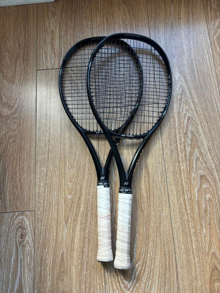 2 Yonex Ezone 98 Aqua Night Black, Sports & Fitness, Tennis, L2, Autres marques, Enlèvement ou Envoi, Raquette
