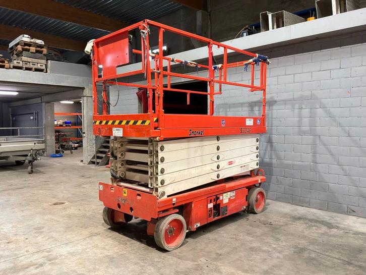 Élévateur à ciseaux Snorkel S3246 2009, Articles professionnels, Machines & Construction | Ascenseurs, Échafaudages & Échelles