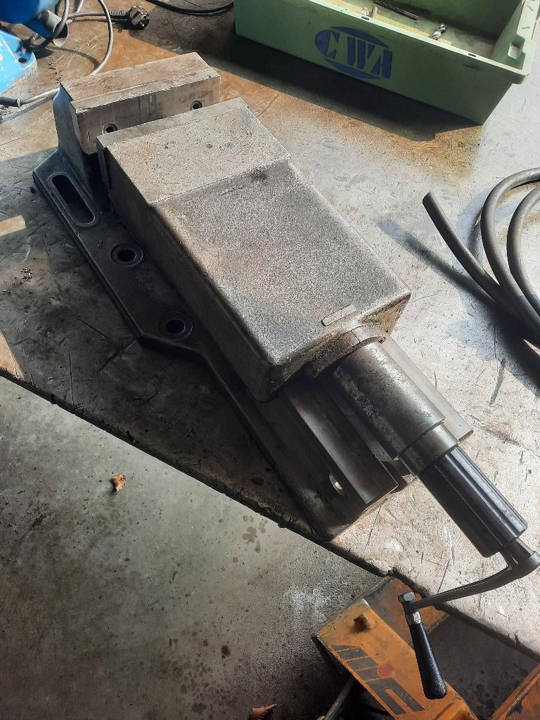 zware machineklem (92kg) gaat 37 cm open, Ophalen