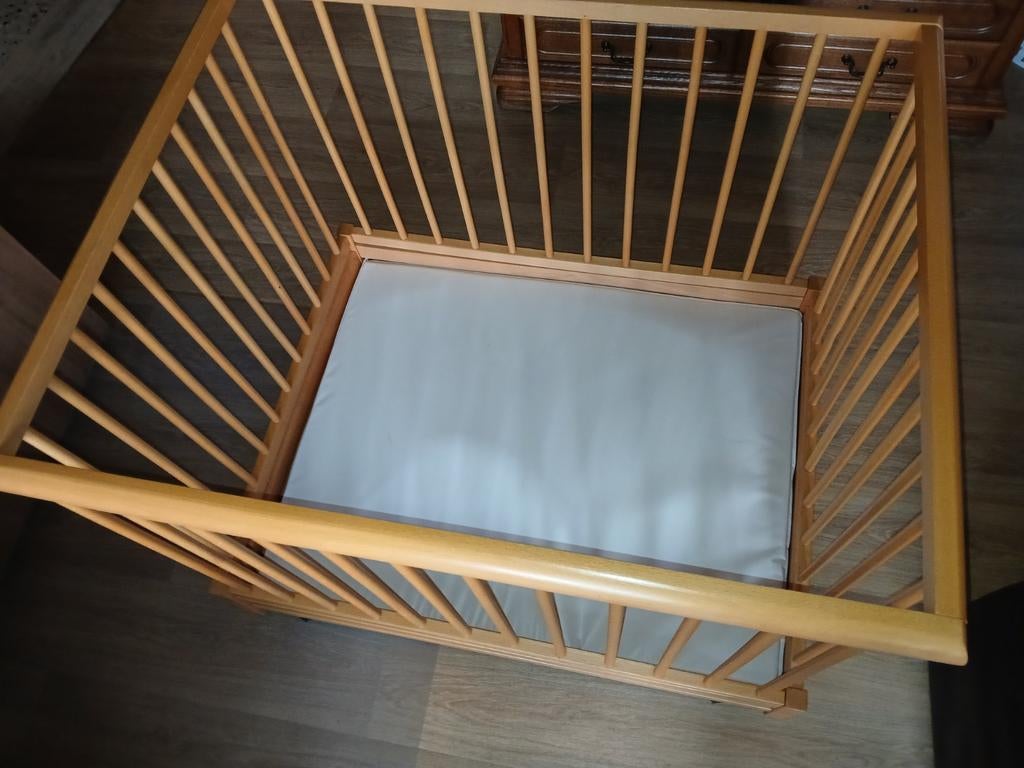 Mooie inklapbare box met wieltjes, Ophalen, Gebruikt, Wieltjes