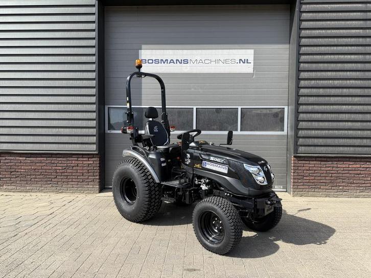 Solis 26 HST minitractor NIEUW BLACK EDITION hoge gazonbande, Articles professionnels, Agriculture | Tracteurs, jusqu'à 2500, Autres marques