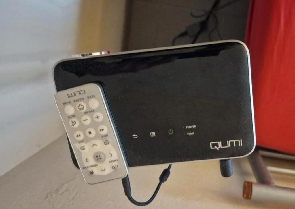 Vivitek Qumi draagbare projector + alle accessoires, Ophalen of Verzenden, Zo goed als nieuw