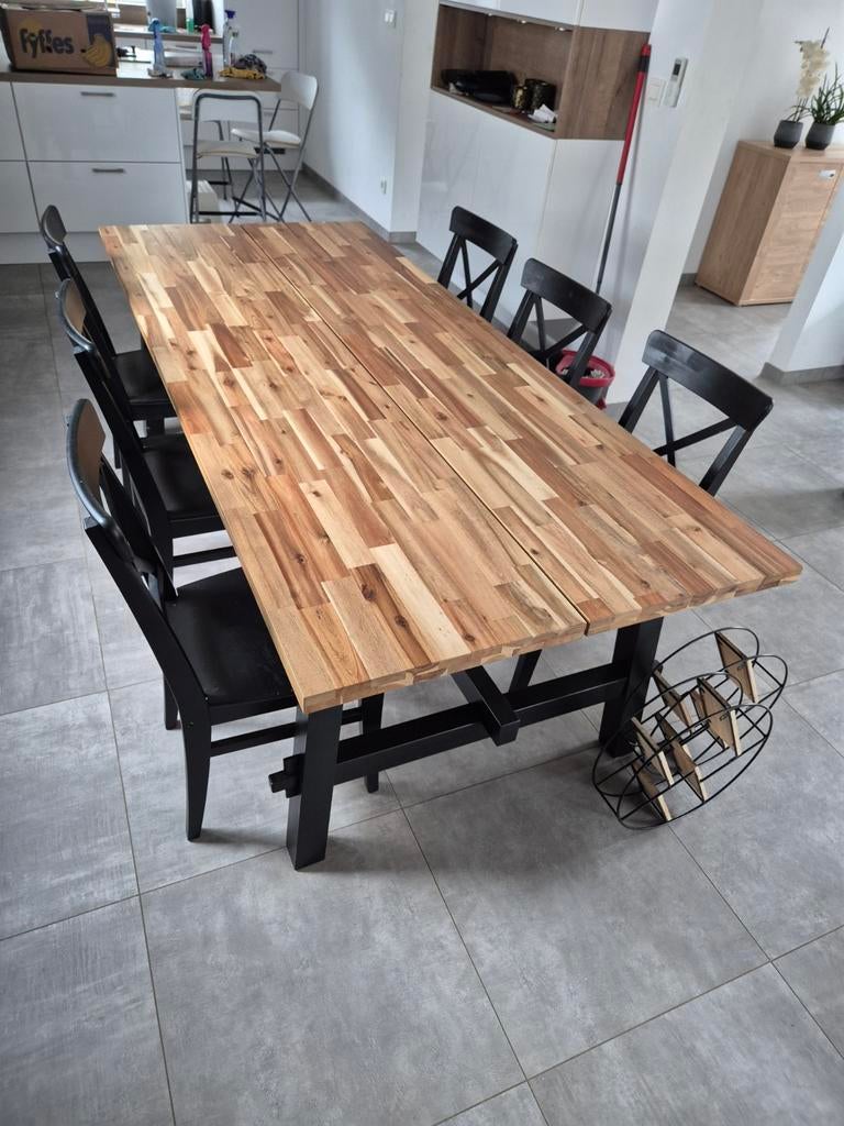 Tafel met stoelen, Ophalen