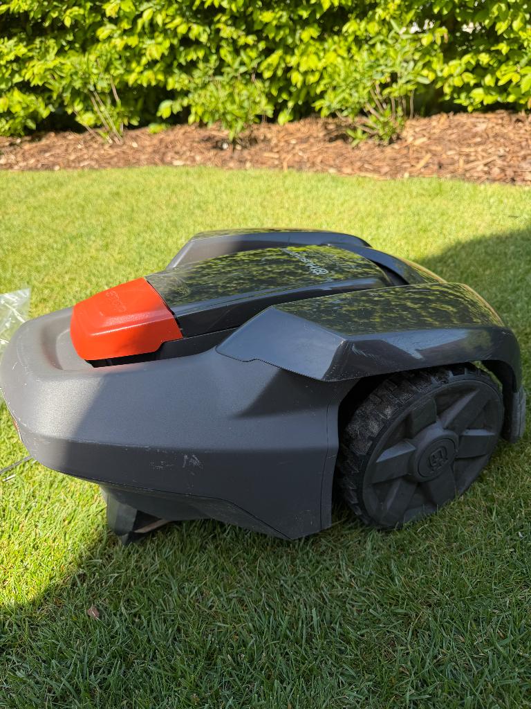 Husqvarna Automower 105 - 04/2024 - heel goede staat, Ophalen, Zo goed als nieuw, Meer dan 25 cm, Husqvarna