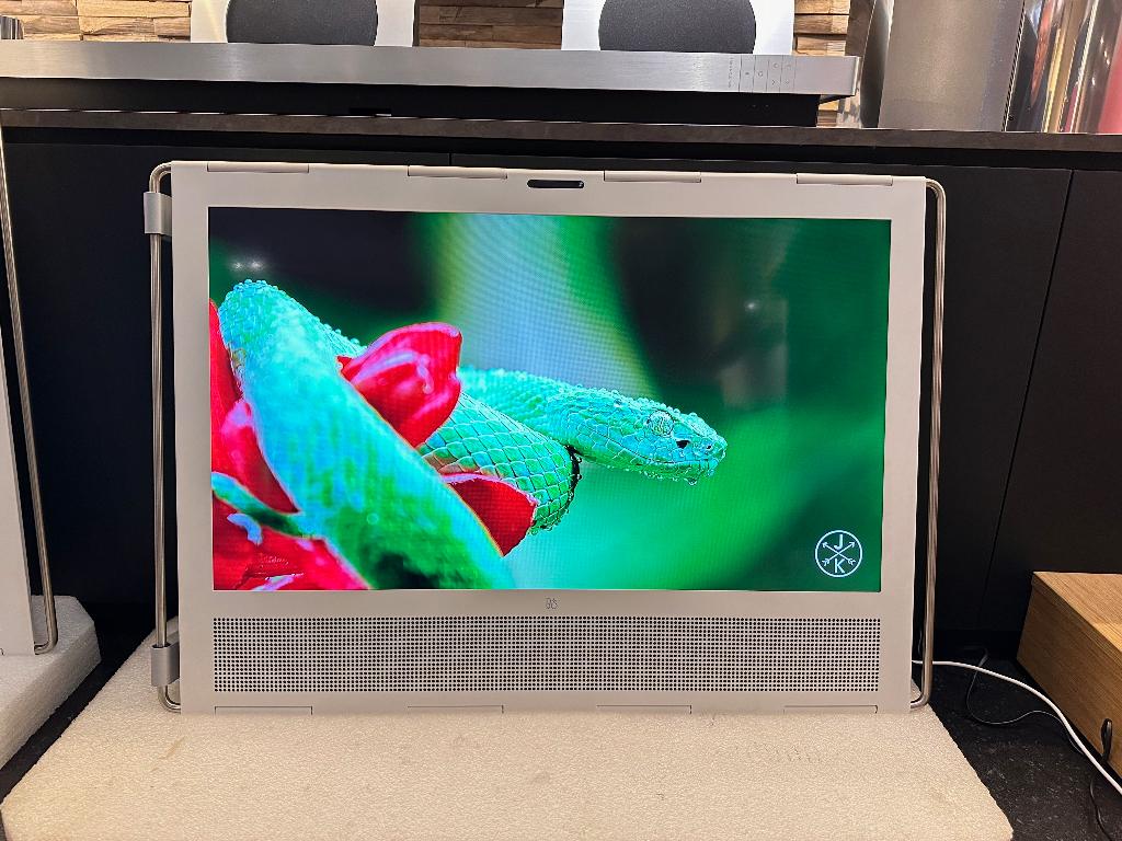 Bang & Olufsen Beoplay V1-32 wit met muurbeugel - B&O, Audio, Tv en Foto, Televisie-accessoires, Ophalen, Info@bang-olufsen.dk