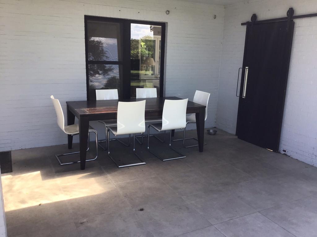 Tafel 6 stoelen, Ophalen