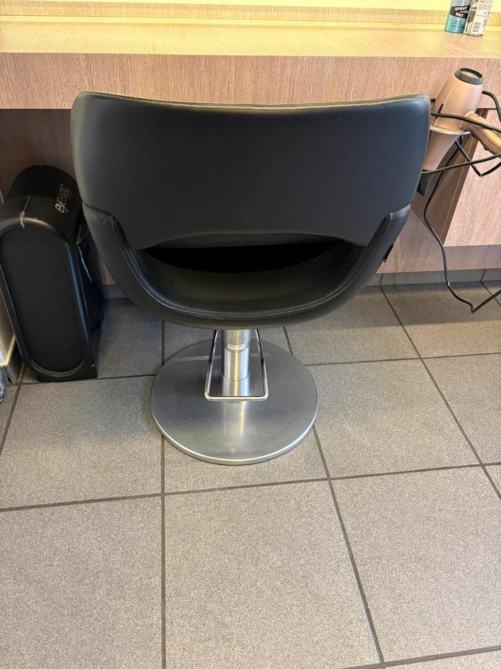 Kappersstoel, Diensten en Vakmensen, Haarkappers