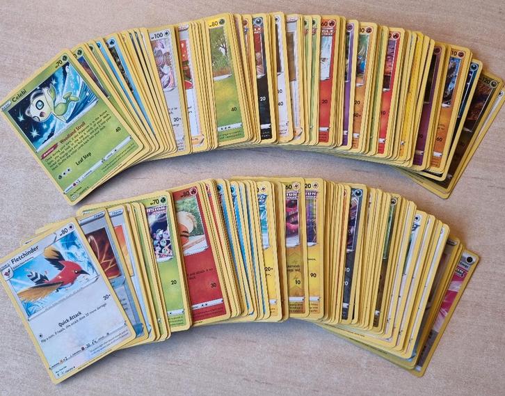 196 Verschillende Originele POKEMON Kaarten 2021, Hobby & Loisirs créatifs, Jeux de cartes à collectionner | Pokémon, Comme neuf
