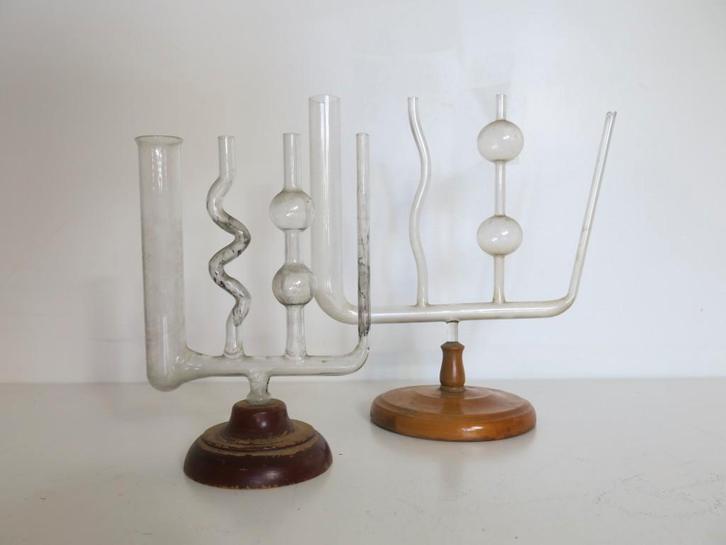 deux modèles de démonstration didactique : socle en bois, Antiquités & Art, Curiosités & Brocante, Enlèvement ou Envoi