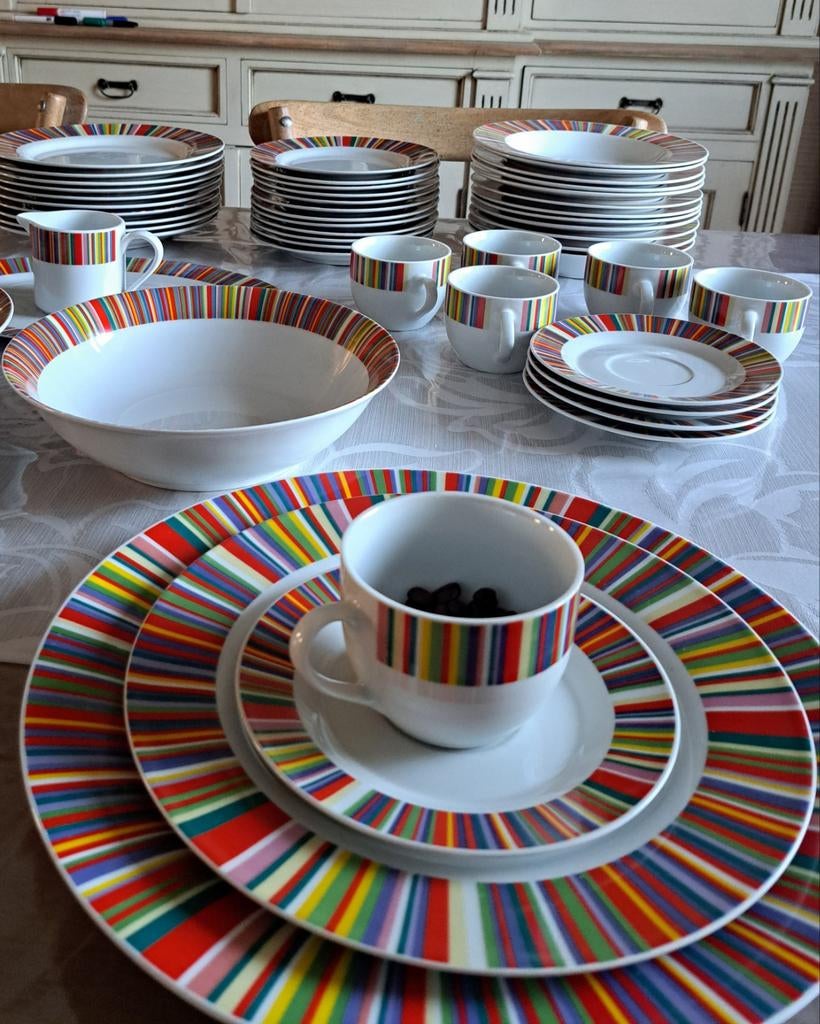 49 delig service voor 12 persoben rood wit blauw, Huis en Inrichting, Keuken | Servies, Ophalen