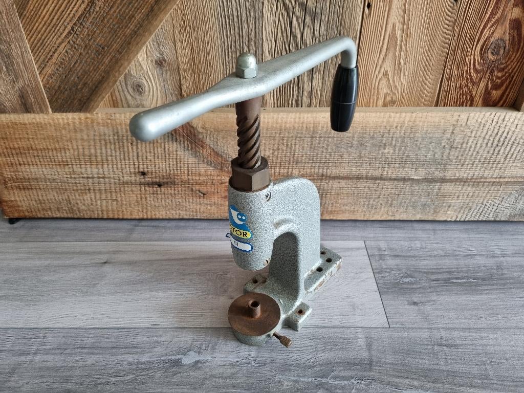 Astor 51 knopenpers machine, Ophalen of Verzenden