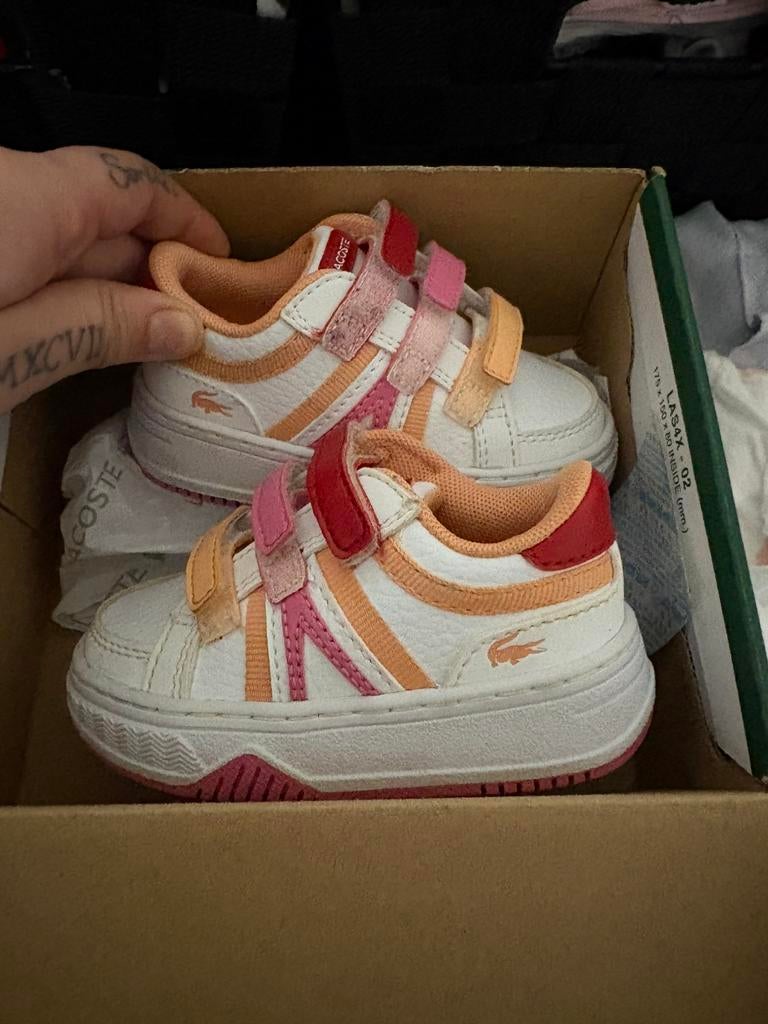 Chaussures Lacoste P19, Enfants & Bébés, Vêtements de bébé | Chaussures & Chaussettes, Enlèvement, Comme neuf