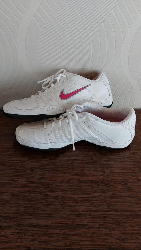 Damesschoenen Ambiorix Nike Marianne Winterlaarzen maat 41, Kleding | Dames, Schoenen, Ophalen of Verzenden