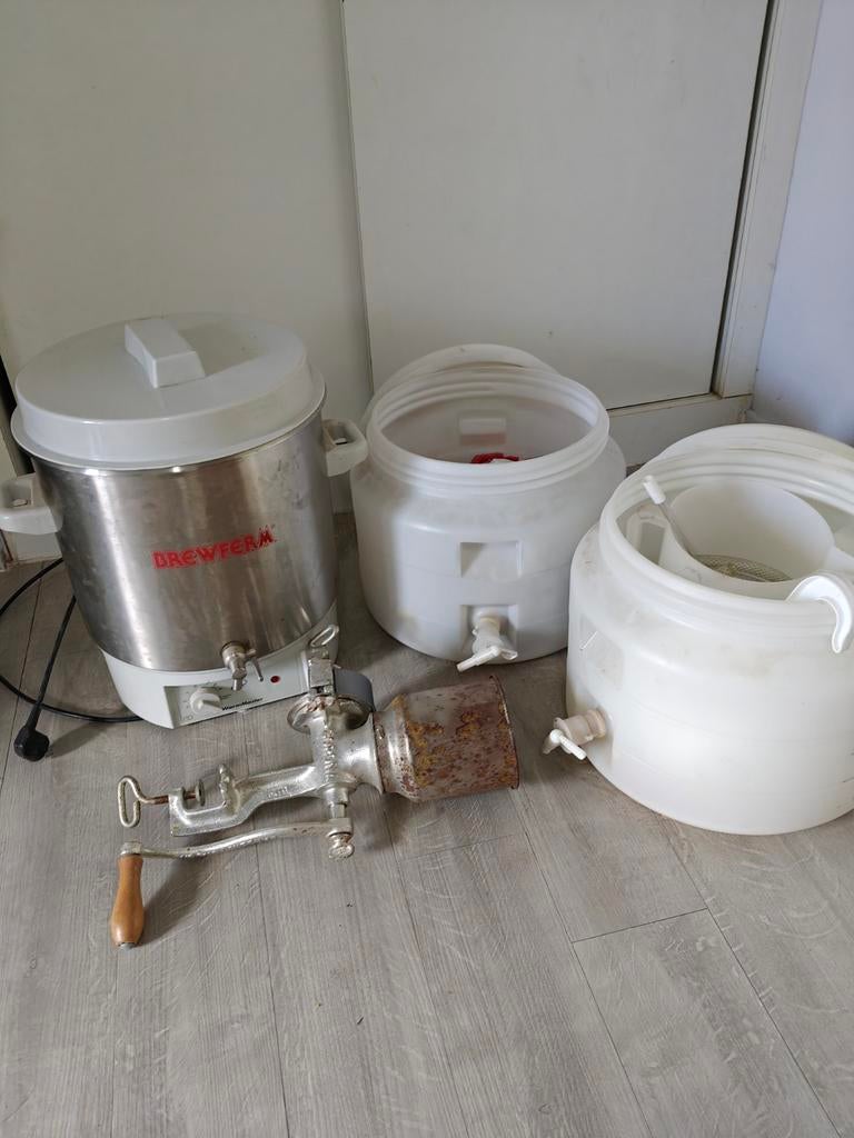 Allerlei brouwmateriaal, Ophalen